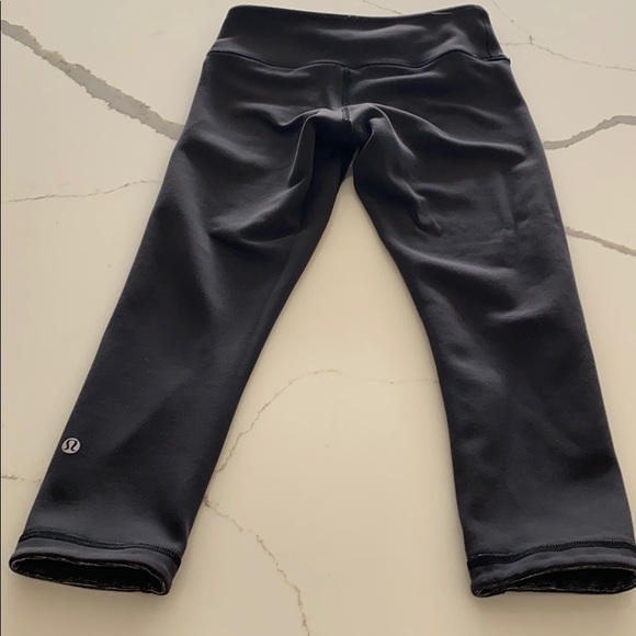 Lululemon reversible crop pant size 4 black - Picture 4 of 5